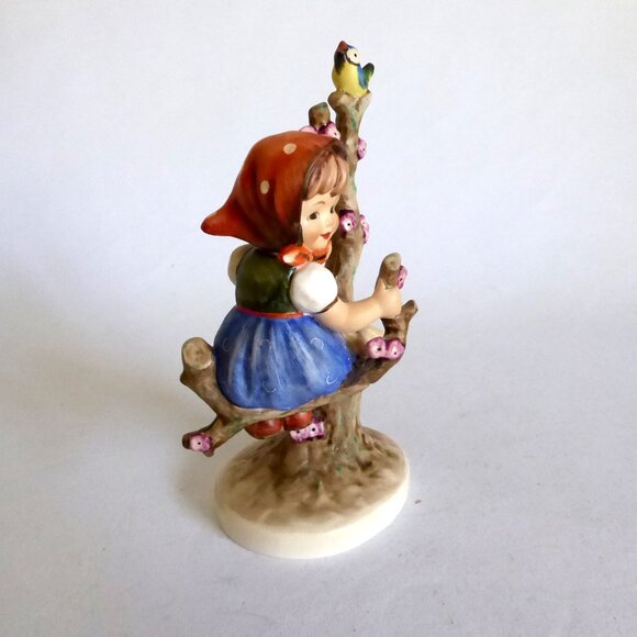 VINTAGE GOEBEL W. GERMANY M.I. HUMMEL APPLE TREE GIRL PORCELAIN FIGURE - Picture 2 of 9